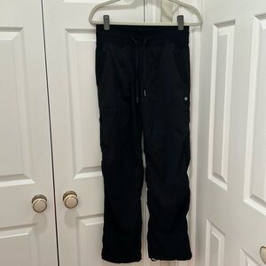 Lululemon Dance Studio Cargo Pant Sz 6. Great Condition!! 🖤🩶🖤🩶
